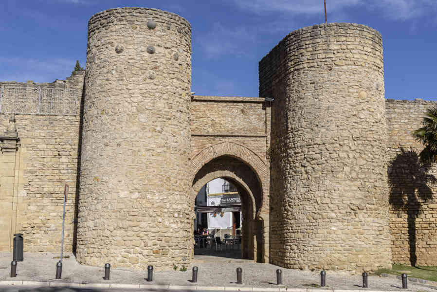 Málaga - Ronda 075 - Puerta de Carlos V.jpg